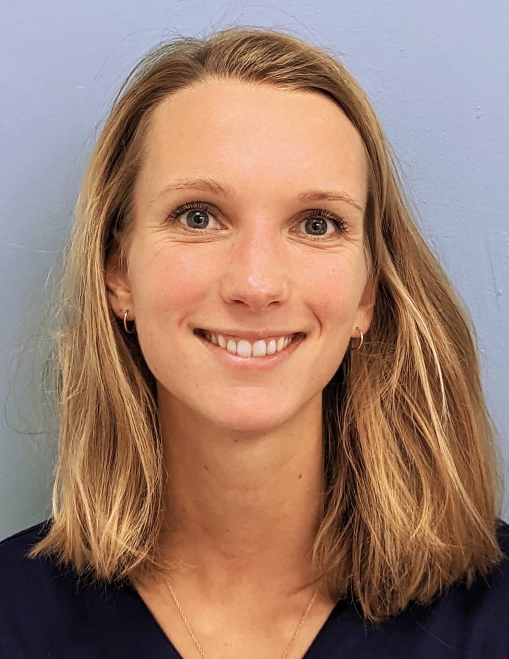 Dentiste Lille - Dr Claire LETIERS - Spécialiste parodontologie et implantologie.